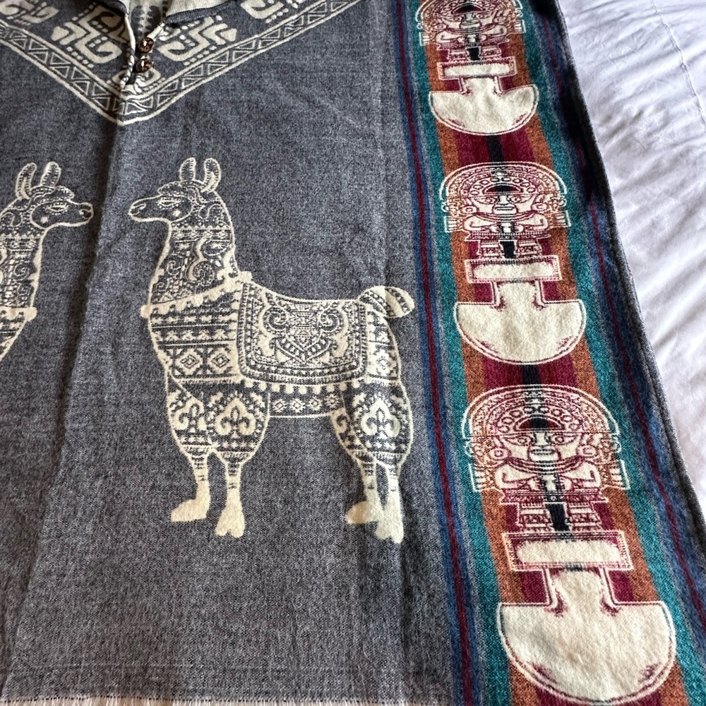 Unisex Alpaca Wool Poncho. (Heather Grey Alpaca)One Size Exclusively Handcrafted - Picture 8 of 9